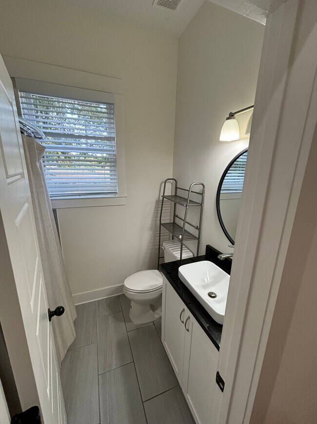Guest Full Bath - 955 Malone Rd S
