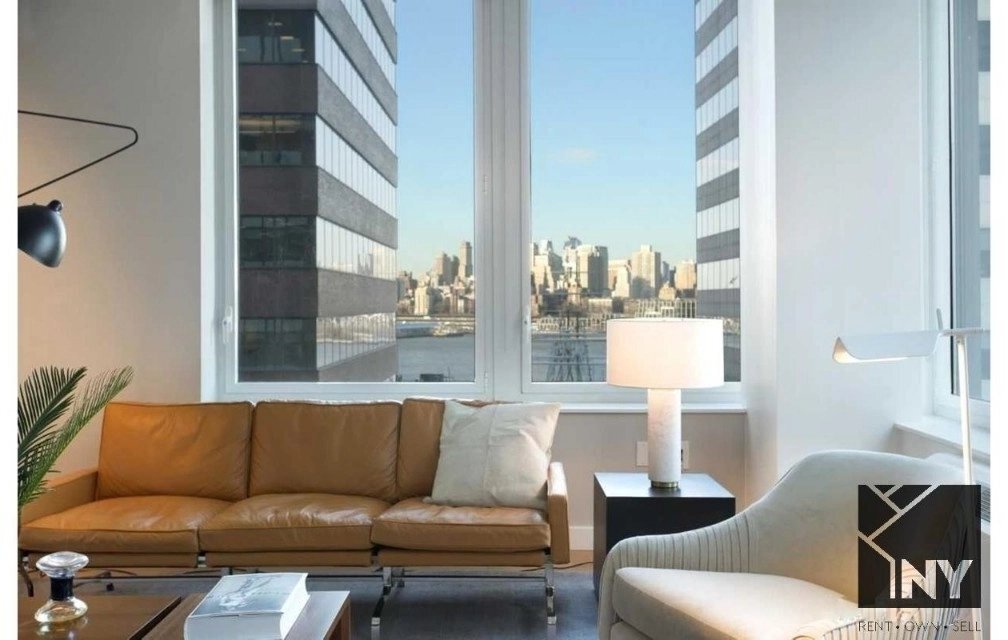 Building Photo - 180 John St