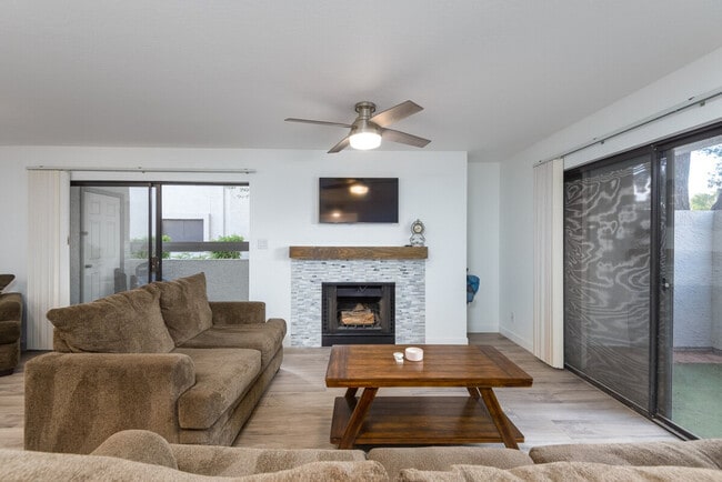 Building Photo - 2959 N 68th Pl