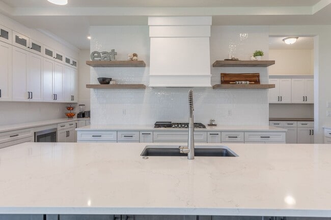 Building Photo - Washington Fields 4 bed | 3 1/2 bath | 3 c...