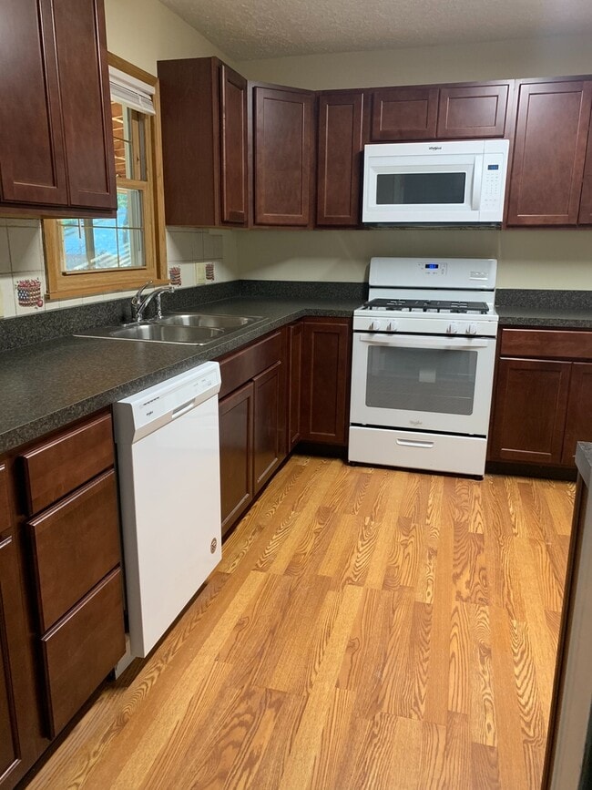 Building Photo - 8986 King Graves Rd NE