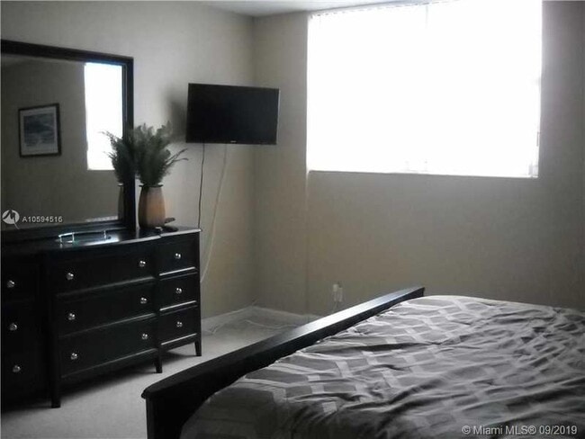 Building Photo - 3901 S Ocean Dr