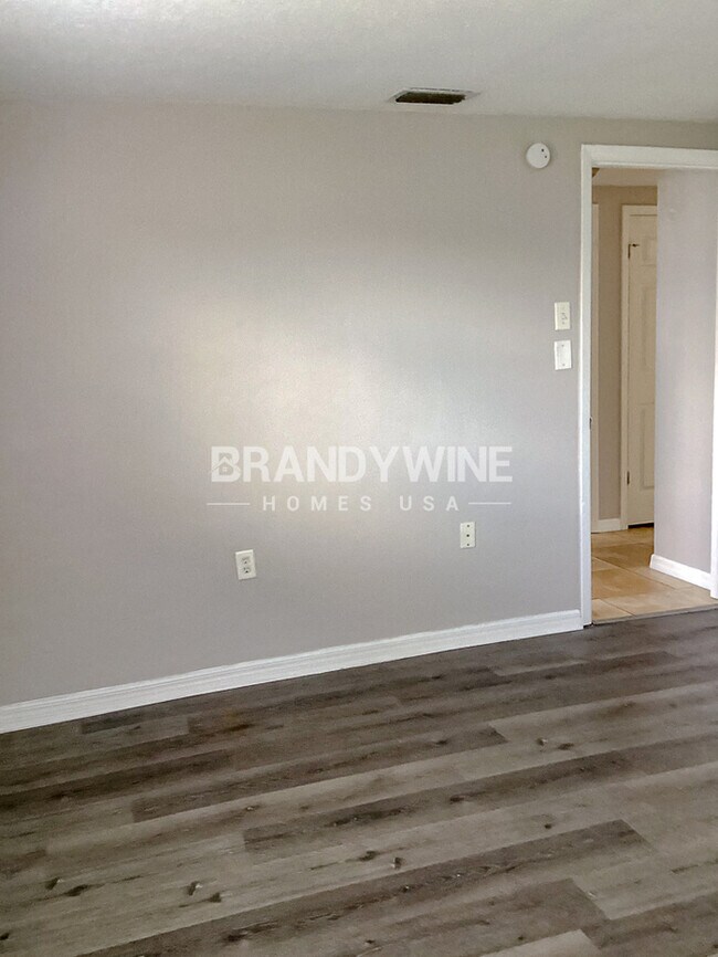 Building Photo - 7317 Oak Crest Dr