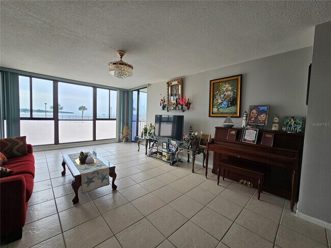 Building Photo - 7100 Sunshine Skyway Ln S