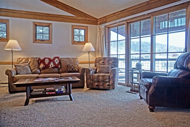 Building Photo - 2933 Mountaineer Cir