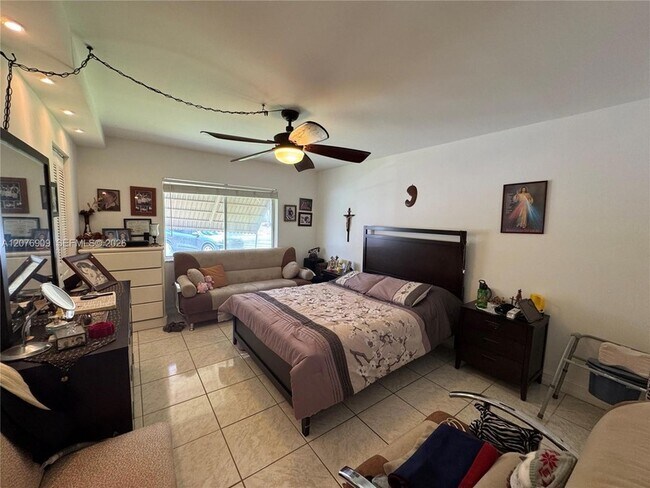 Building Photo - 5773 La Pinata Blvd
