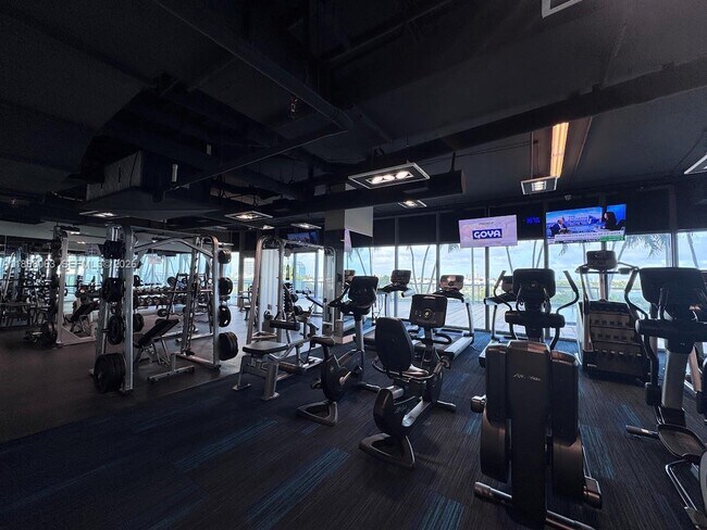 Building Photo - 601 NE 36th St