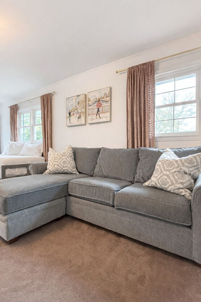 Building Photo - 7601 Bedfordshire Dr