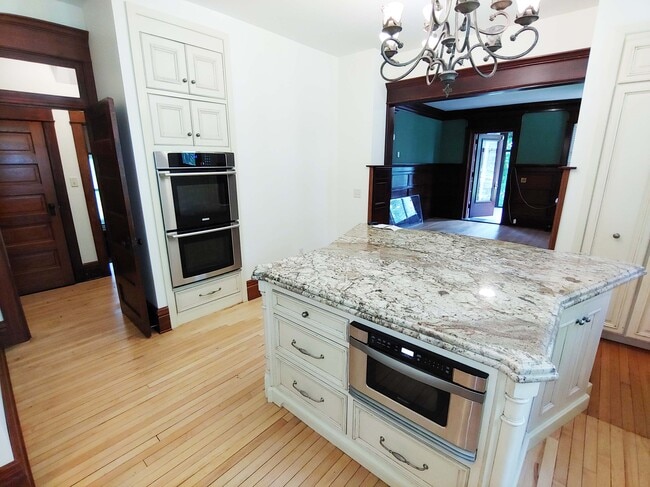 Building Photo - 455 Grand Ave