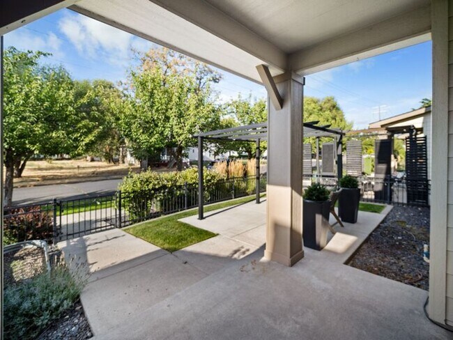 Building Photo - Desirable Kendall Yards Townhouse – Modern Living Near Downtown Spokane (Furnished)