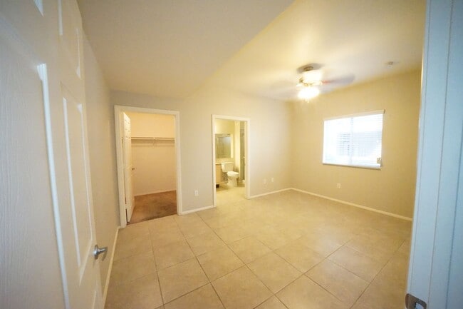 Building Photo - SHOWINGS AVAILABLE NOW