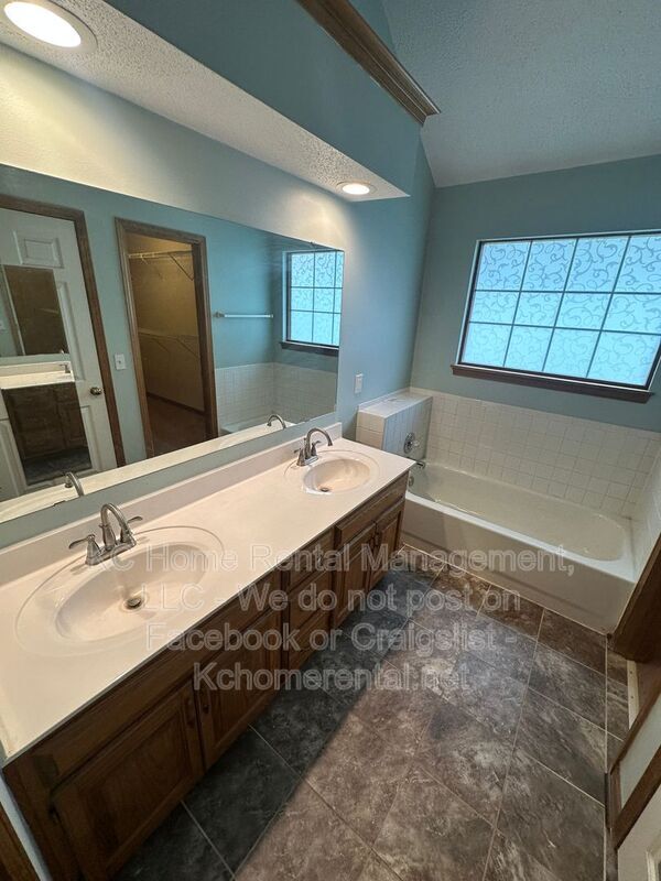 Building Photo - 15139 W 132nd St