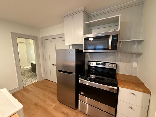 Building Photo - Updated 1 Bedroom for Rent!