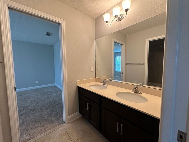 Building Photo - Large Home at Work Golf Village