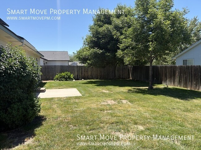Building Photo - 1067 N Crestley Ave