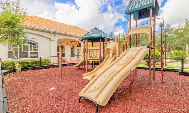 Building Photo - 1305 Myrtlewood Cir E