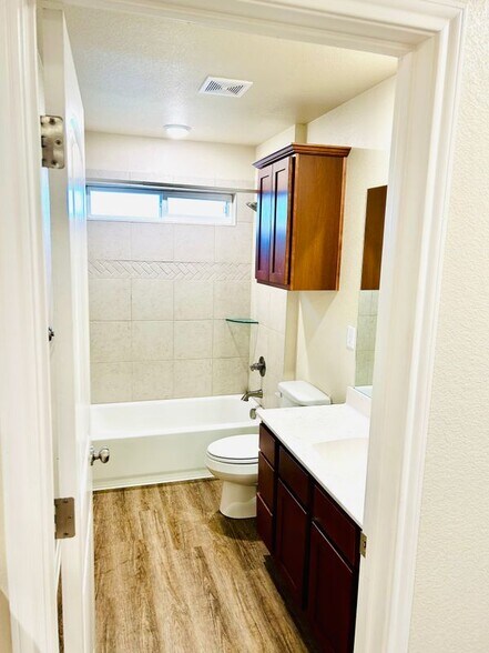 Building Photo - 303 Grn Valley Dr