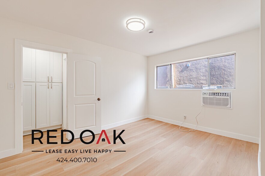 Building Photo - 1333 N Kingsley Dr