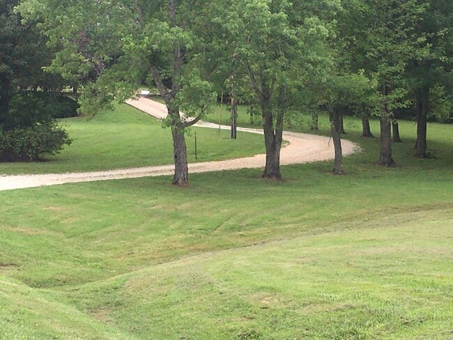 Building Photo - 174 Schools Dr