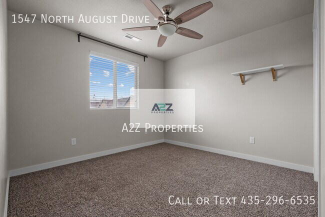Building Photo - 1547 N August Dr