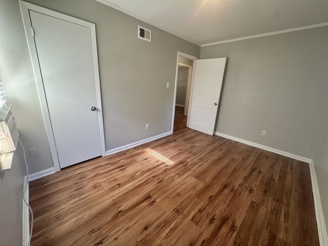 Building Photo - 4742 Violet Ave