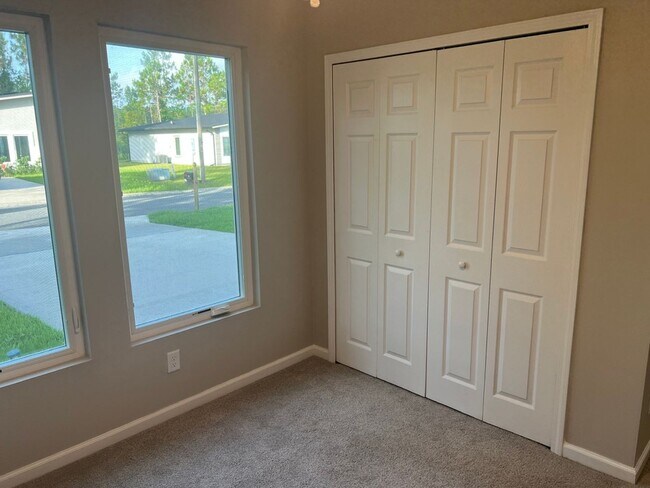 Building Photo - Pristine 4BR/2BA Available Immediately