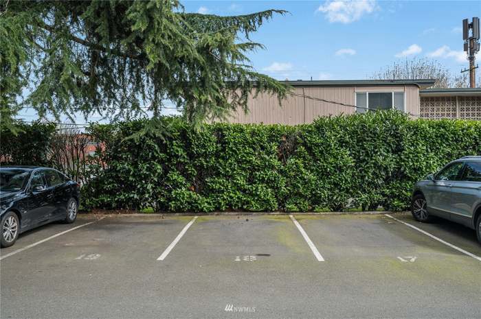 Building Photo - 5847 NE 75th St