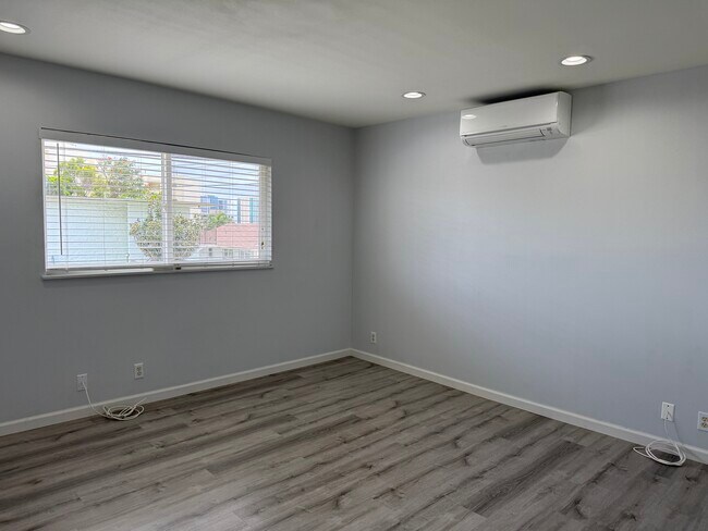 Building Photo - 1518 Thurston Ave