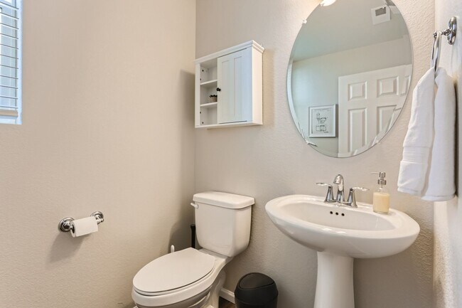 Building Photo - Modern Comfort Minutes from DIA — 3BR Town...