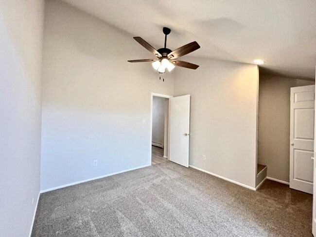 Building Photo - 3 Bed/1.5 Bath Quail Creek Condo