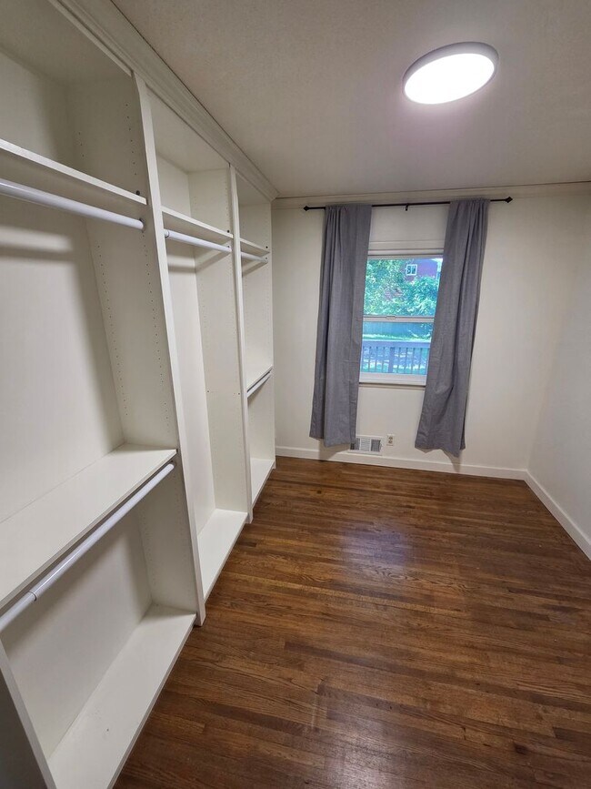 Building Photo - Renovated Beauty in Spring Lake Park