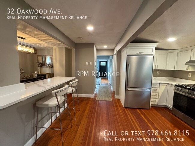 Building Photo - 32 Oakwood Ave