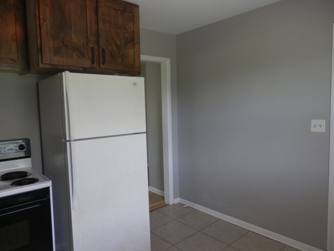 Building Photo - Great 2 Bedroom Duplex In SW Columbia!