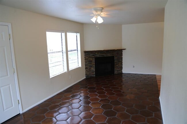 Building Photo - 4 Deerfield Dr