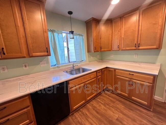 Building Photo - 719 Parkside Dr