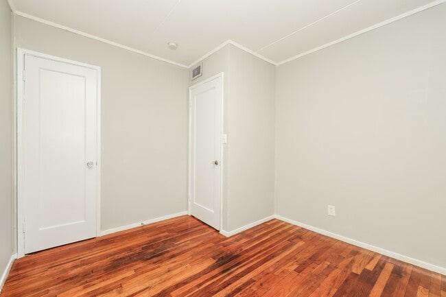 Building Photo - 5301 Woodbine Ave