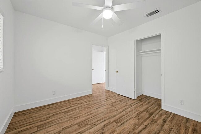 Building Photo - 2401 Winsted Ln