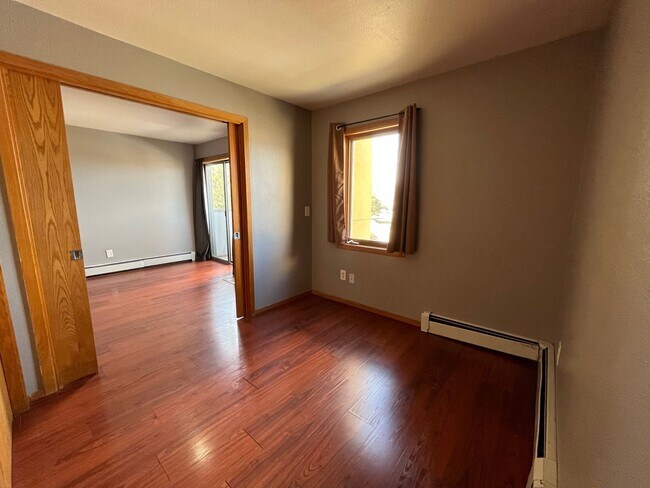 Building Photo - Charming Mapleton Ave. 1 Bed/1 Bath Condo - Available August 3rd!