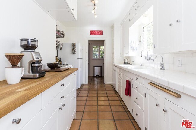 Building Photo - 1505 Occidental Blvd