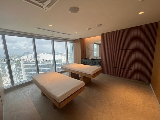 Building Photo - 300 Biscayne Blvd