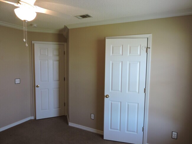 Building Photo - 328 Riverchase Blvd