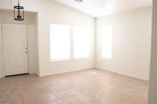 Building Photo - 5112 W Foggia Ave