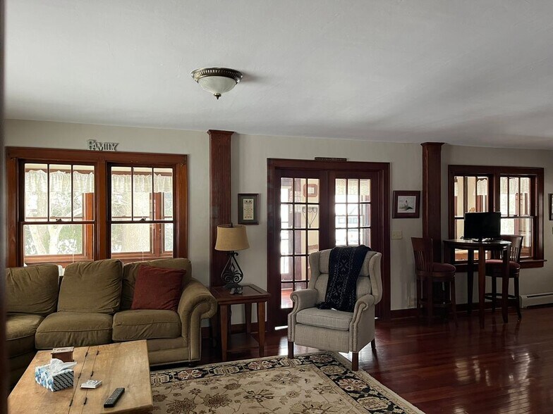 Building Photo - 4791 E Lake Rd