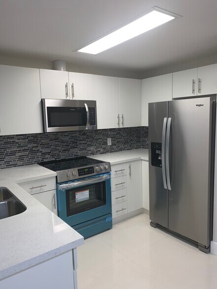 Building Photo - 3410 Coral Way