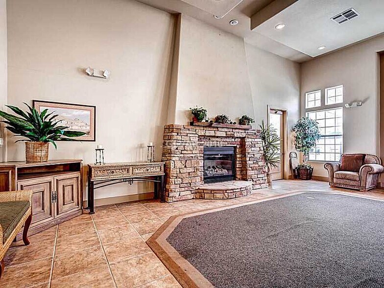 Gated Community Pool,Spa, Fitness, clubhouse - 5855 Valley Dr
