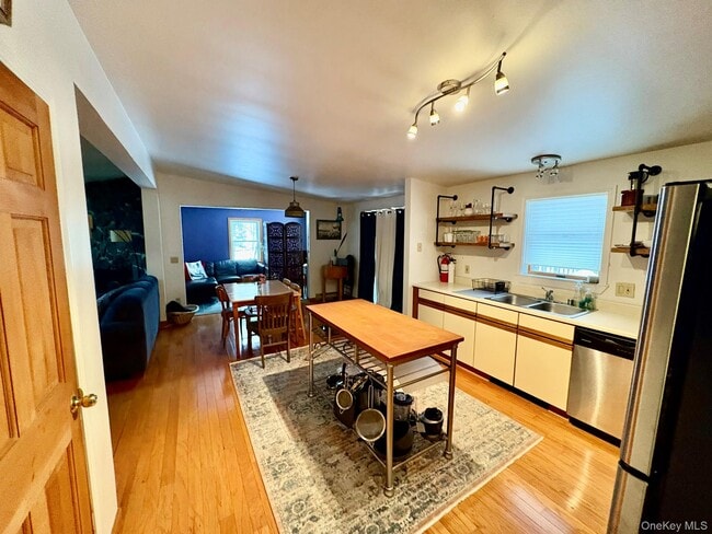 Building Photo - 84 Country Rd