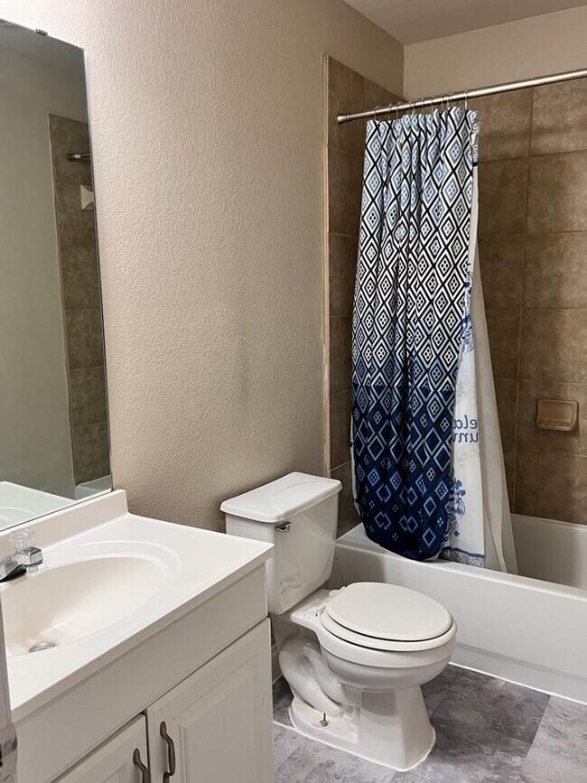 Building Photo - Great property in a GREAT COMMUNITY!!