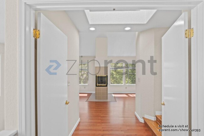 Building Photo - 914 Vista Pointe Dr