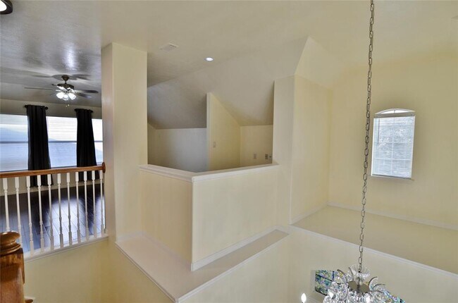 Building Photo - 7430 Boxwood Ridge Ln