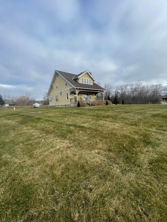 Building Photo - Four Bedroom Farmhouse on Three Acres